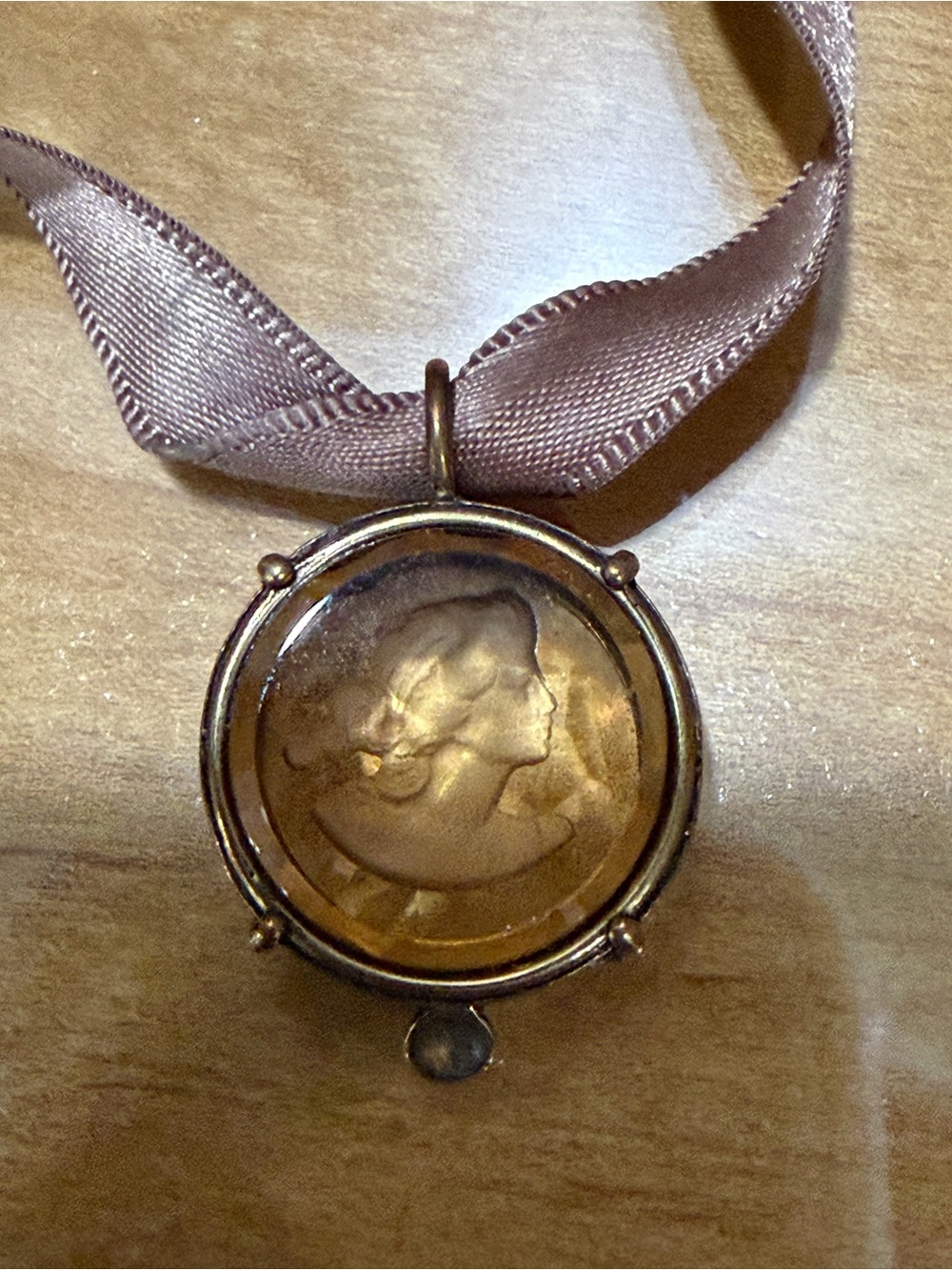 Vintage Extasia Hand-Pressed Bavarian Glass Intaglio Silk Ribbon Choker Necklace - Picture 4 of 7